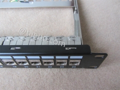 19 Zoll 1HE 24 Port CAT6A RJ45 STP geschirmtes Netzwerkserver-Rack-Patchpanel mit Kabelmanager und Keystone