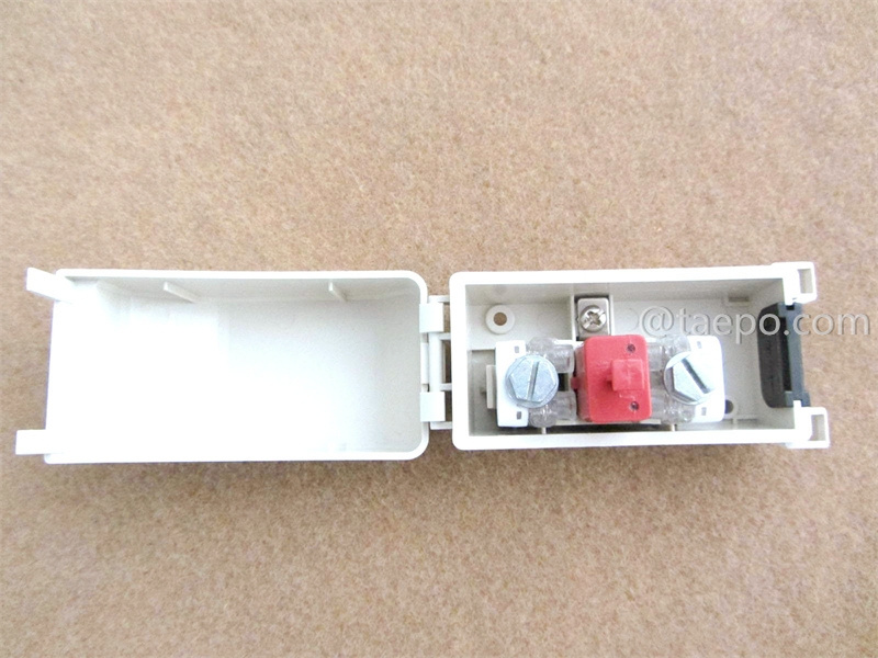 Outdoor-Anschlusseinheit für 1 Paar Teilnehmerkabel zum STB-Modul, 91x46x51 mm, Schnappverschluss, Kunststoffgehäuse, mit STB-Modul und Überspannungsschutz