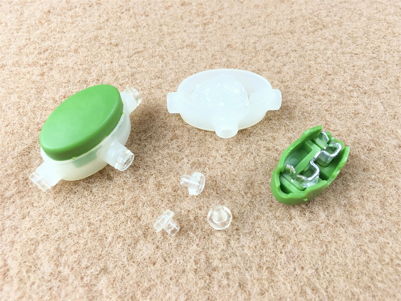 Selbstabstreifende elektrische Verbinder TL1, 3 Leiter, Leiter 1,0-1,35 mm, maximale Isolierung 3,6 mm, mit Gel gefüllt, verzinnte Messingkontakte, Nylongehäuse, mit 3 Steckern