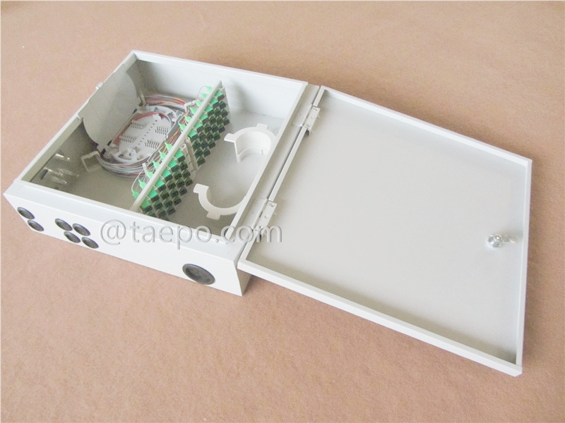 Glasfaser-Verteilungsbox (FDB), für den Außenbereich, SC, 48 Fasern, mit austauschbaren Patchpanels, Gehäuse aus kaltgewalztem Stahl mit Pulverbeschichtung, 400x400x120mm, ohne Adapter, Pigtails