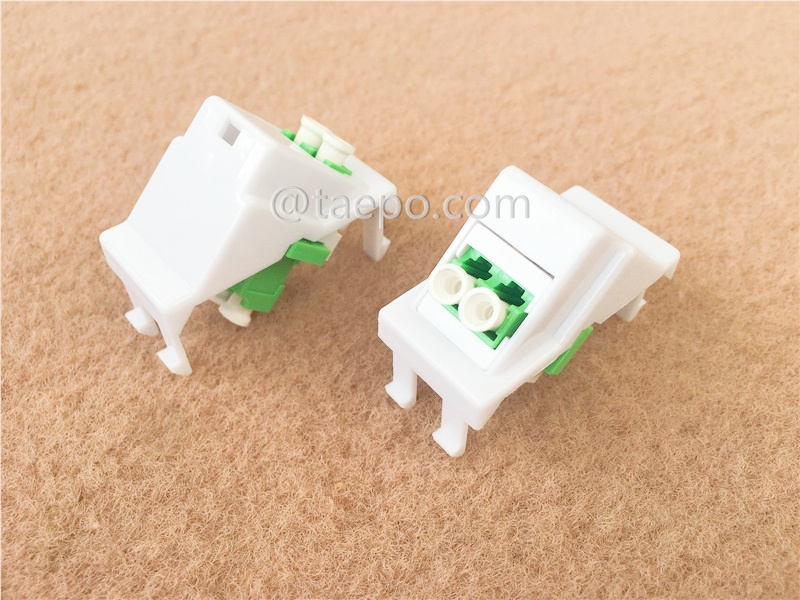 Kunststoffeinsatz mit LC/APC Duplex-Adapter