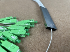 Lichtwellenleiter-Splitter, PLC, Stahlrohr, G657A, 1x32, 0,9 mm Loose Tube, 1 m, mit SC/APC-Stecker