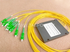 Glasfaser-Splitter, PLC, Kunststoffgehäuse, G657A, 1x8, 2 mm Loose Tube, 1 m, mit SC/APC-Stecker