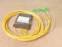 Glasfaser-Splitter, PLC, Kunststoffgehäuse, G657A, 1x8, 2 mm Loose Tube, 1 m, mit SC/APC-Stecker