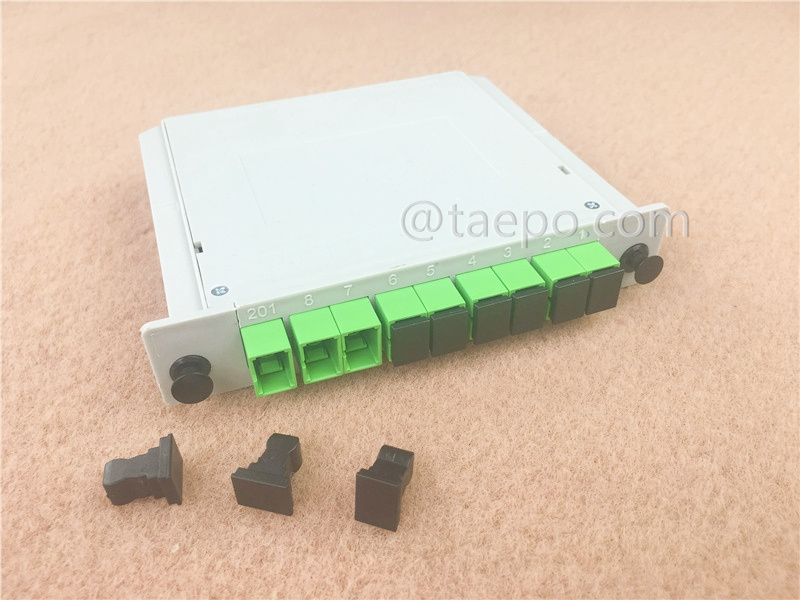 Glasfaser-PLC-Splitter, Kassettentyp, G657A, 1x8, 0,9 mm Loose Tube, mit SC/APC-Steckverbinder und Adapter
